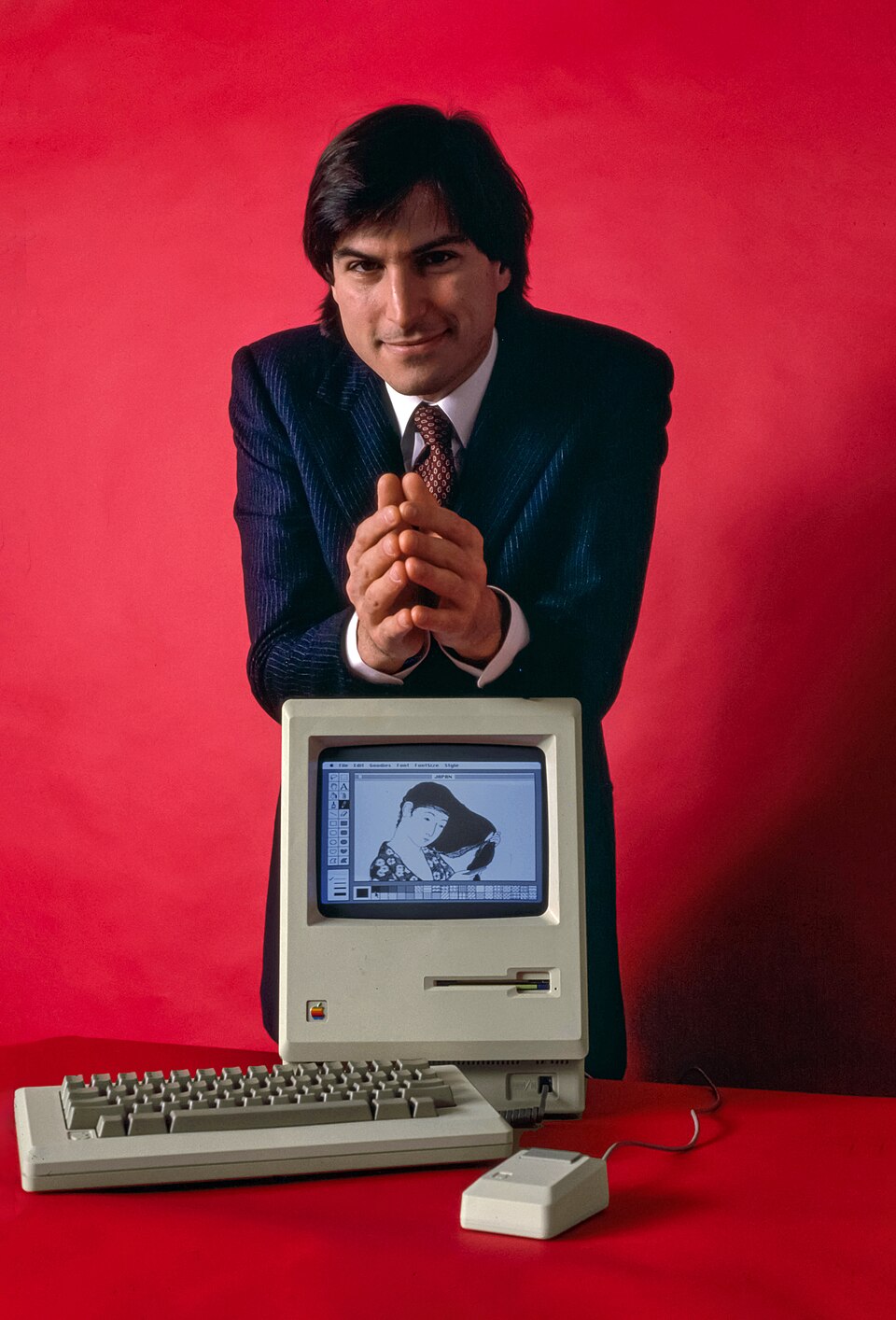 Macintosh arrives