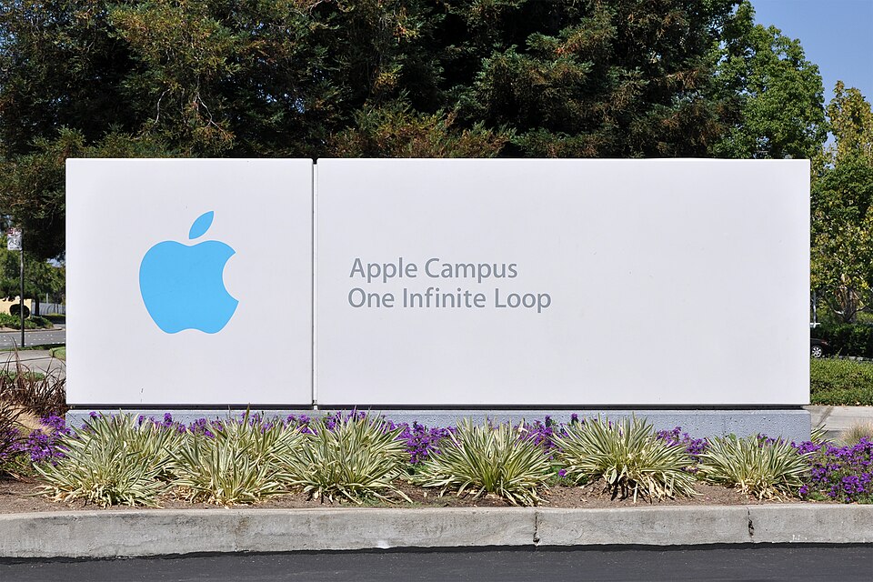 Leaves full-time Apple employment