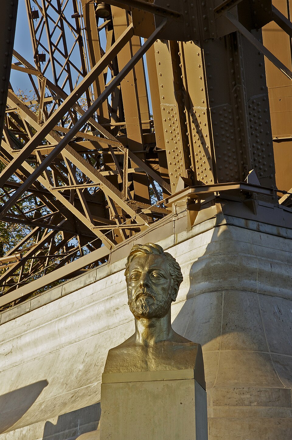 Dies in Paris