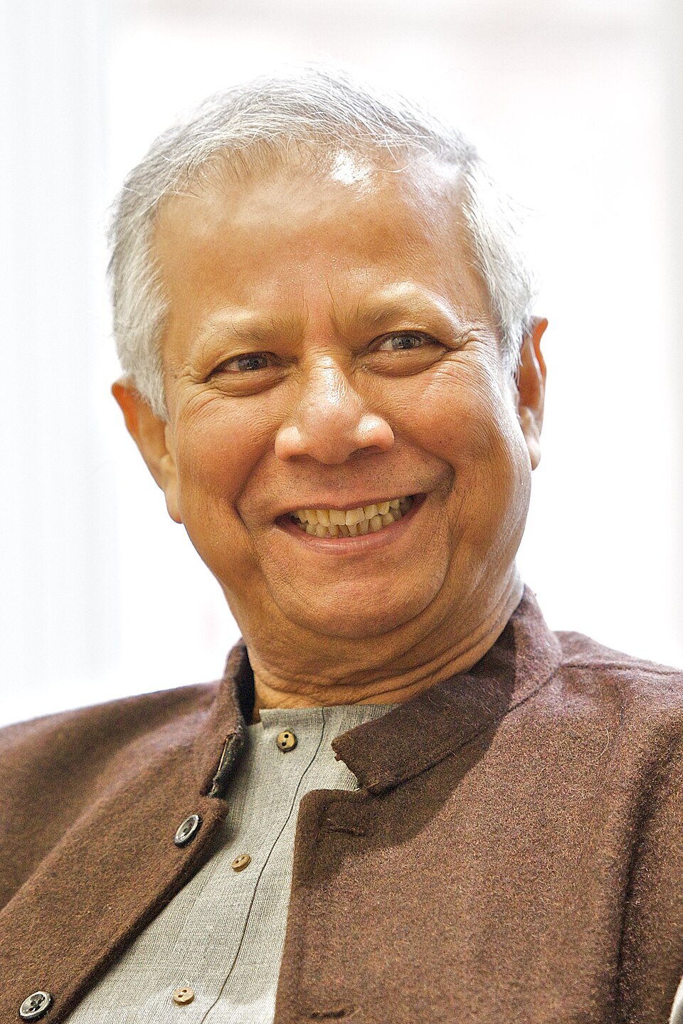Joins Chittagong College