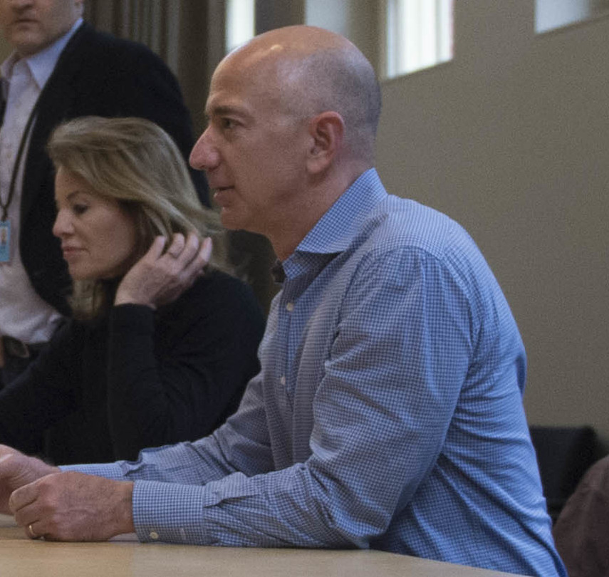 Steps down as Amazon CEO