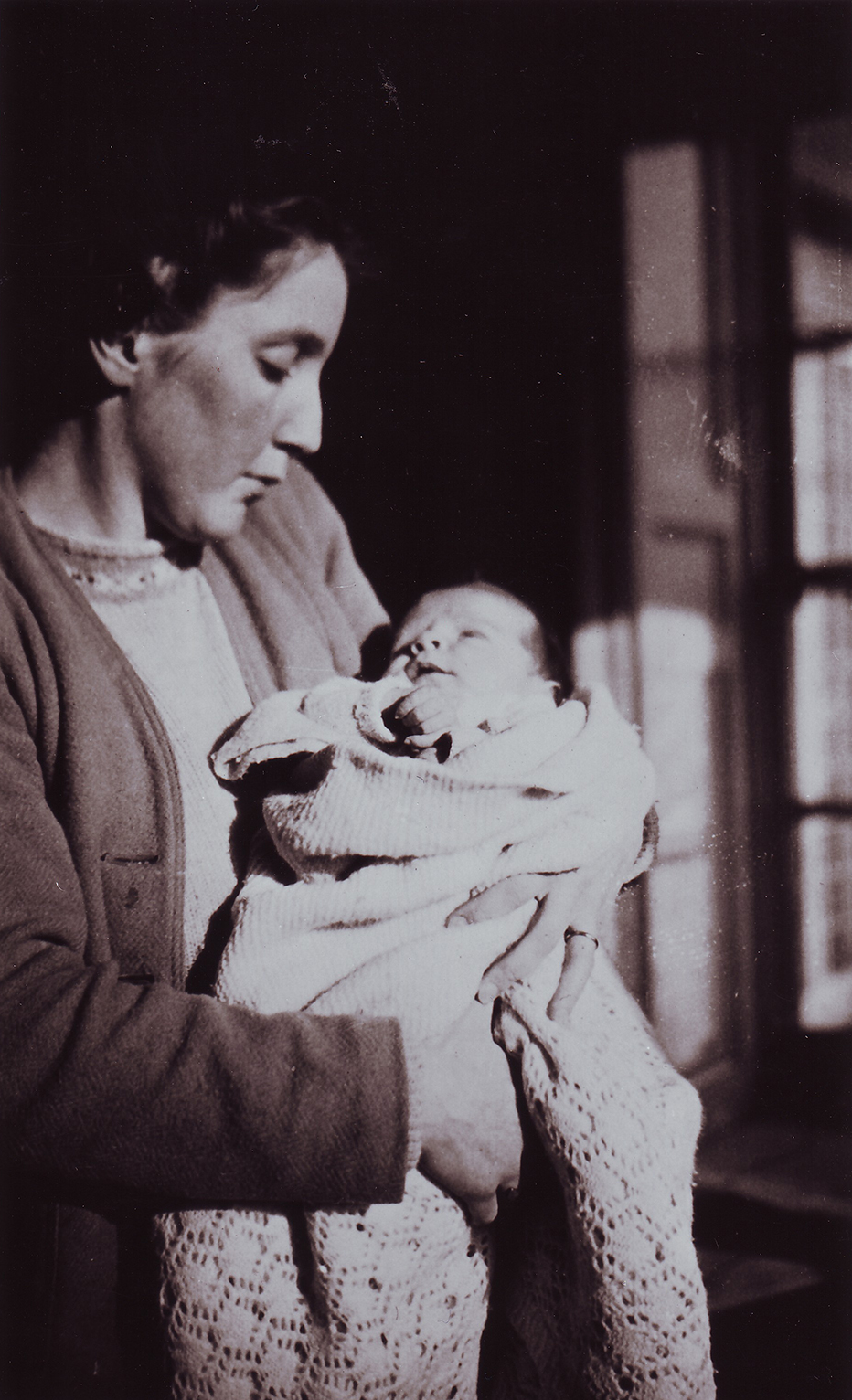 Stephen Hawking as an infant with his mother