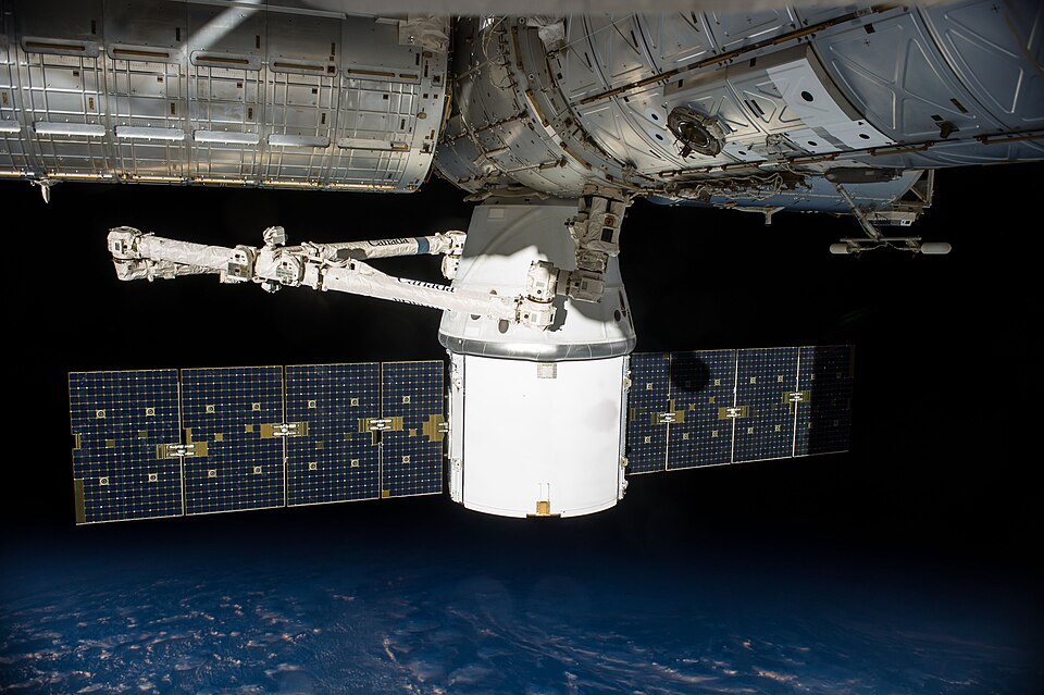 Dragon reaches the ISS