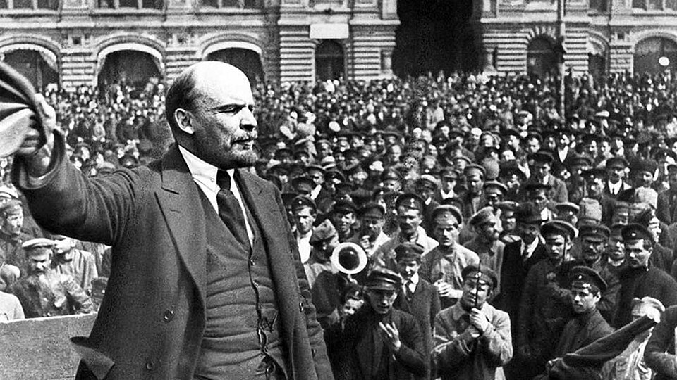 Bolsheviks seize government