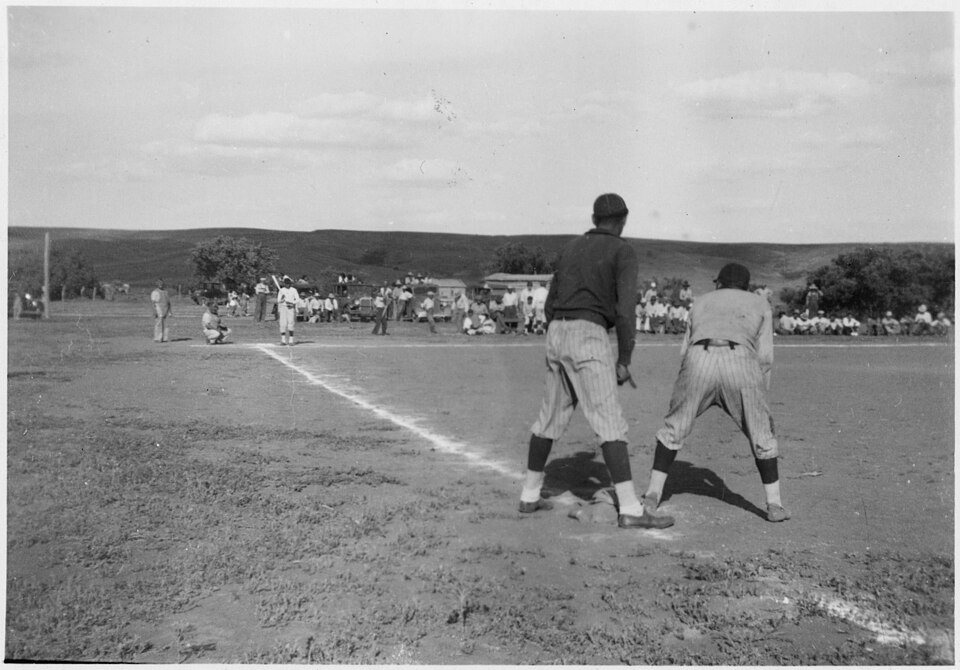 Jackie Robinson breaks the modern colour barrier