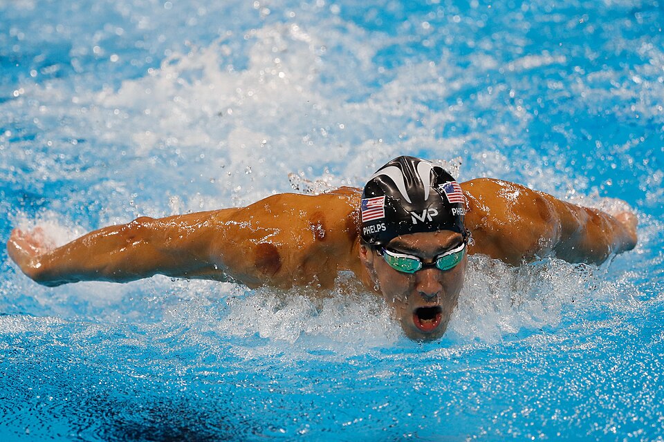 Reclaims the 200m butterfly
