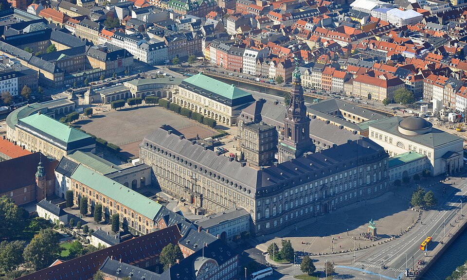 Returns to Danish theatre