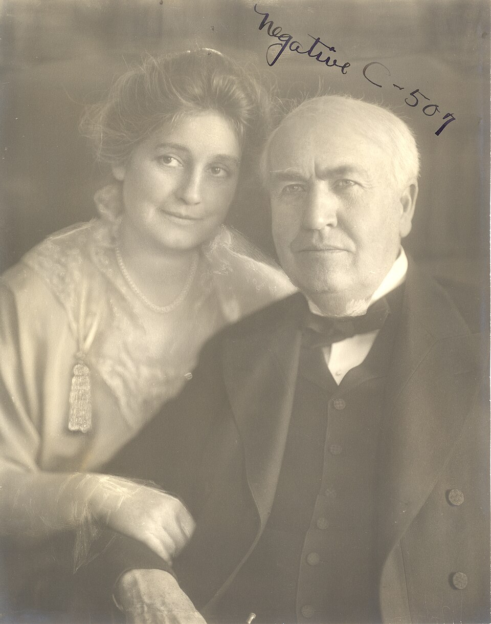 Marries Mary Stilwell