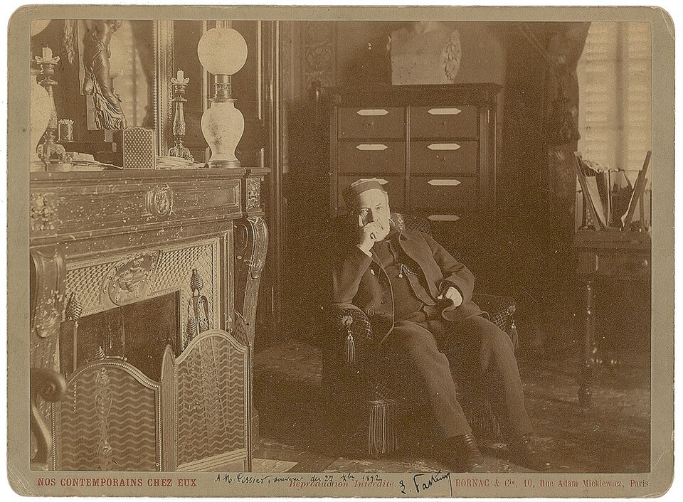 Institut Pasteur founded