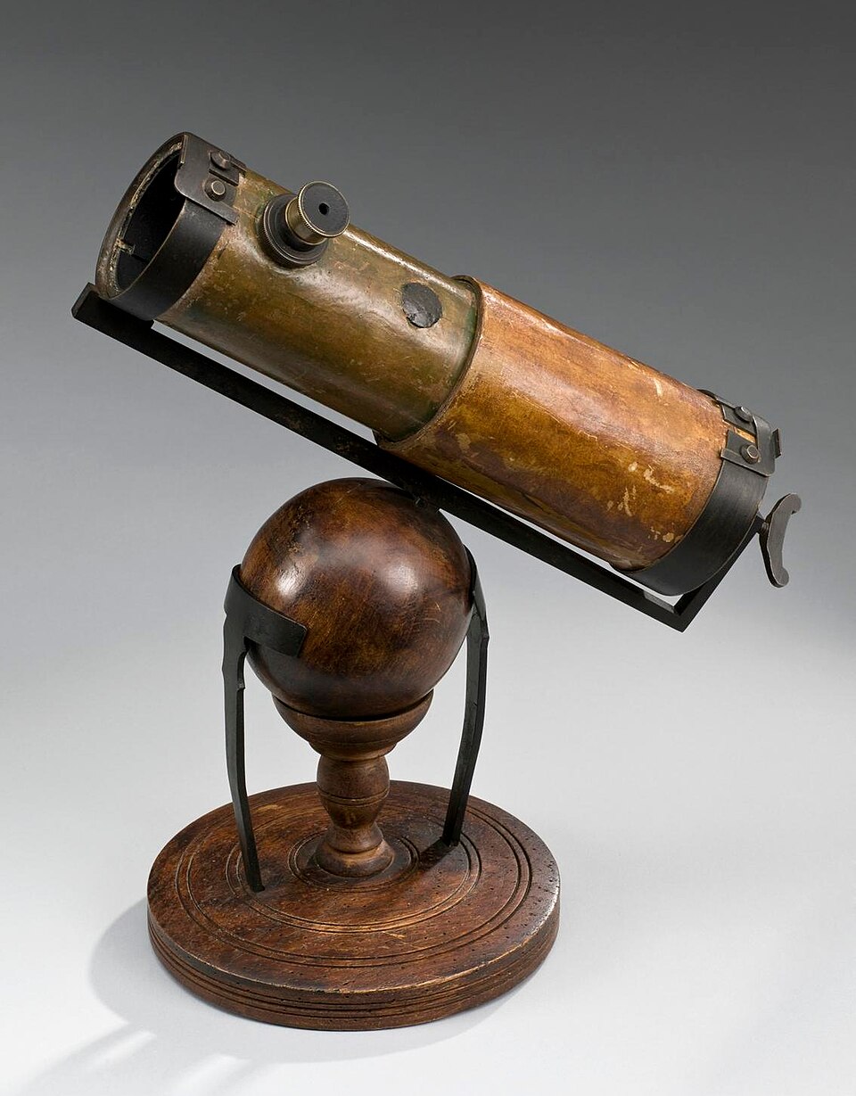 Builds reflecting telescope