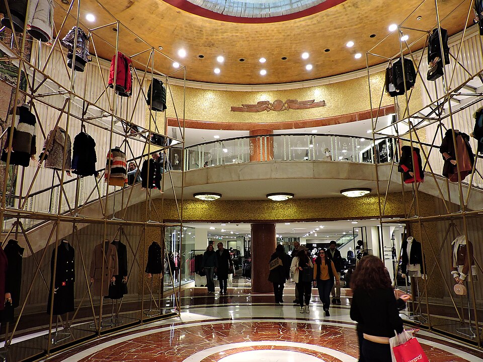 Zara opens in France