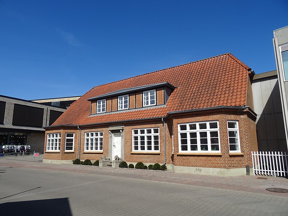 Buys Billund woodworking shop