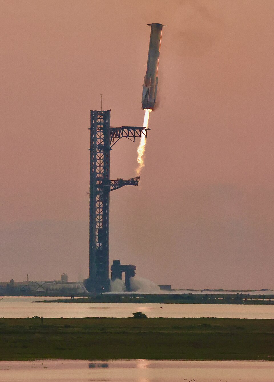 Starship booster catch
