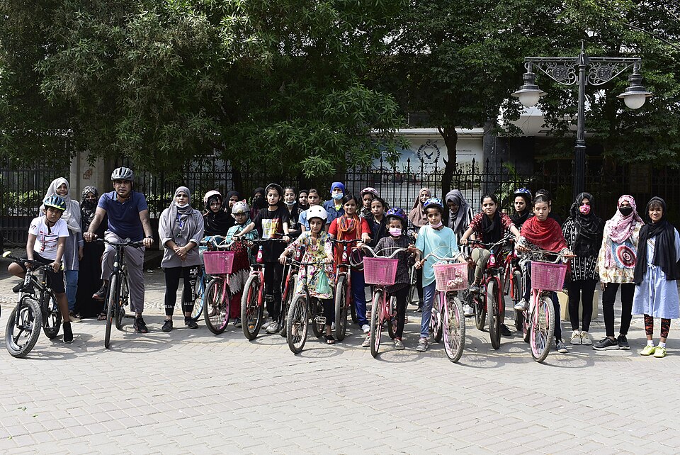 Anti-doping rules enter cycling