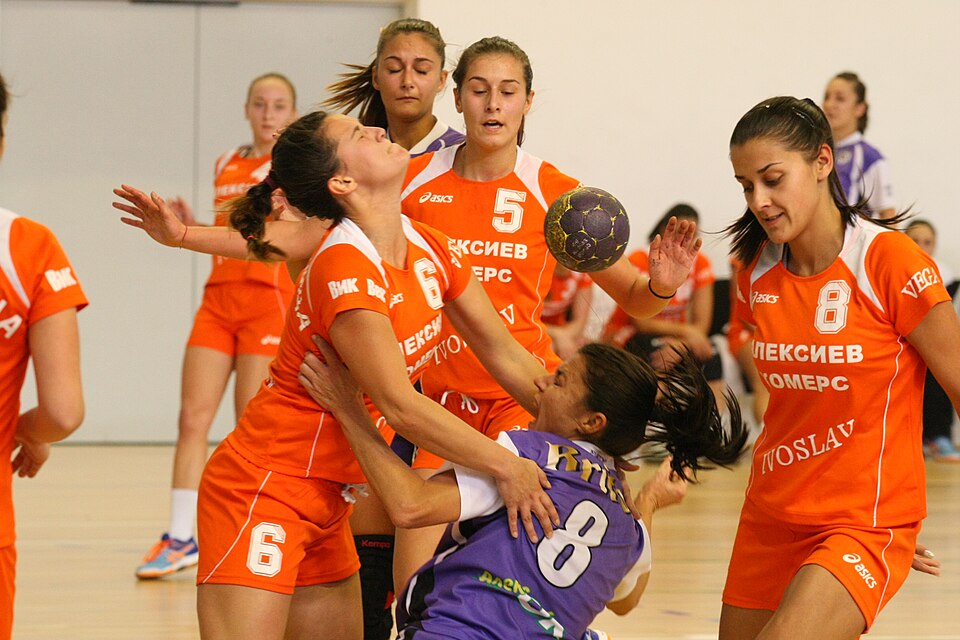 Women’s Olympic handball begins