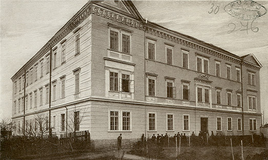Completes school in Karlovac